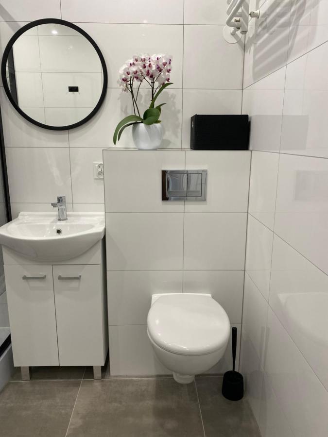 Nowoczesny Apartament W Dzierzoniowie - Parter - Balkon - Pokoj + Sypialnia Εξωτερικό φωτογραφία