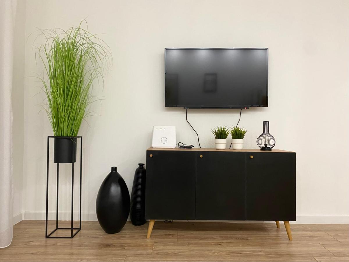 Nowoczesny Apartament W Dzierzoniowie - Parter - Balkon - Pokoj + Sypialnia Εξωτερικό φωτογραφία